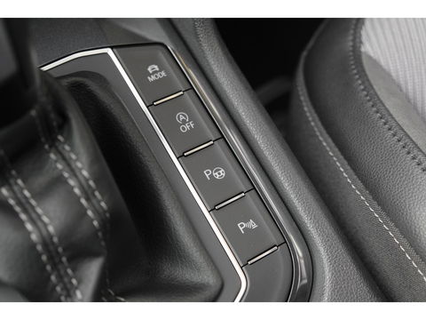 Volkswagen Tiguan 1.5 TSI R-Line Highline Panoramadak Virtual cockpit Trekhaak 20" LMV NLauto Elektrische klep