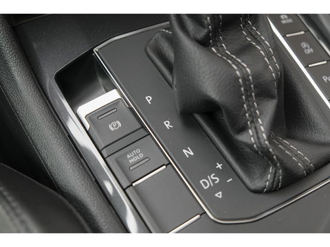 Volkswagen Tiguan 1.5 TSI R-Line Highline Panoramadak Virtual cockpit Trekhaak 20" LMV NLauto Elektrische klep