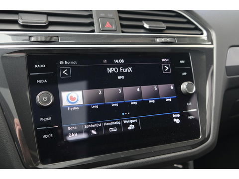 Volkswagen Tiguan 1.5 TSI R-Line Highline Panoramadak Virtual cockpit Trekhaak 20" LMV NLauto Elektrische klep