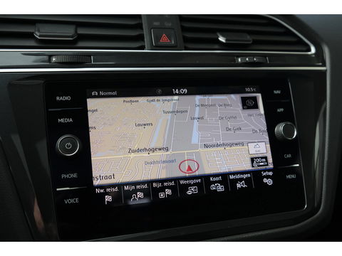 Volkswagen Tiguan 1.5 TSI R-Line Highline Panoramadak Virtual cockpit Trekhaak 20" LMV NLauto Elektrische klep