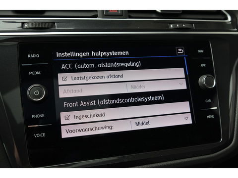 Volkswagen Tiguan 1.5 TSI R-Line Highline Panoramadak Virtual cockpit Trekhaak 20" LMV NLauto Elektrische klep