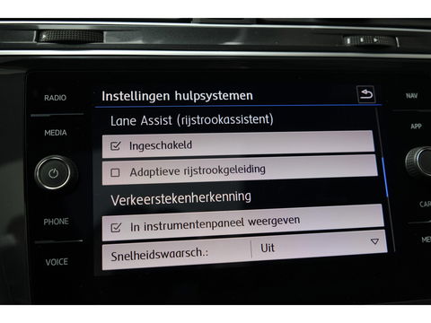 Volkswagen Tiguan 1.5 TSI R-Line Highline Panoramadak Virtual cockpit Trekhaak 20" LMV NLauto Elektrische klep