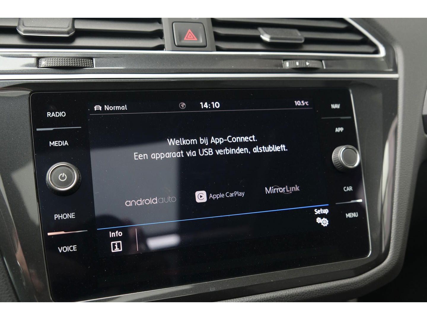 Volkswagen Tiguan 1.5 TSI R-Line Highline Panoramadak Virtual cockpit Trekhaak 20" LMV NLauto Elektrische klep