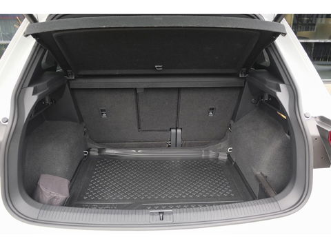 Volkswagen Tiguan 1.5 TSI R-Line Highline Panoramadak Virtual cockpit Trekhaak 20" LMV NLauto Elektrische klep