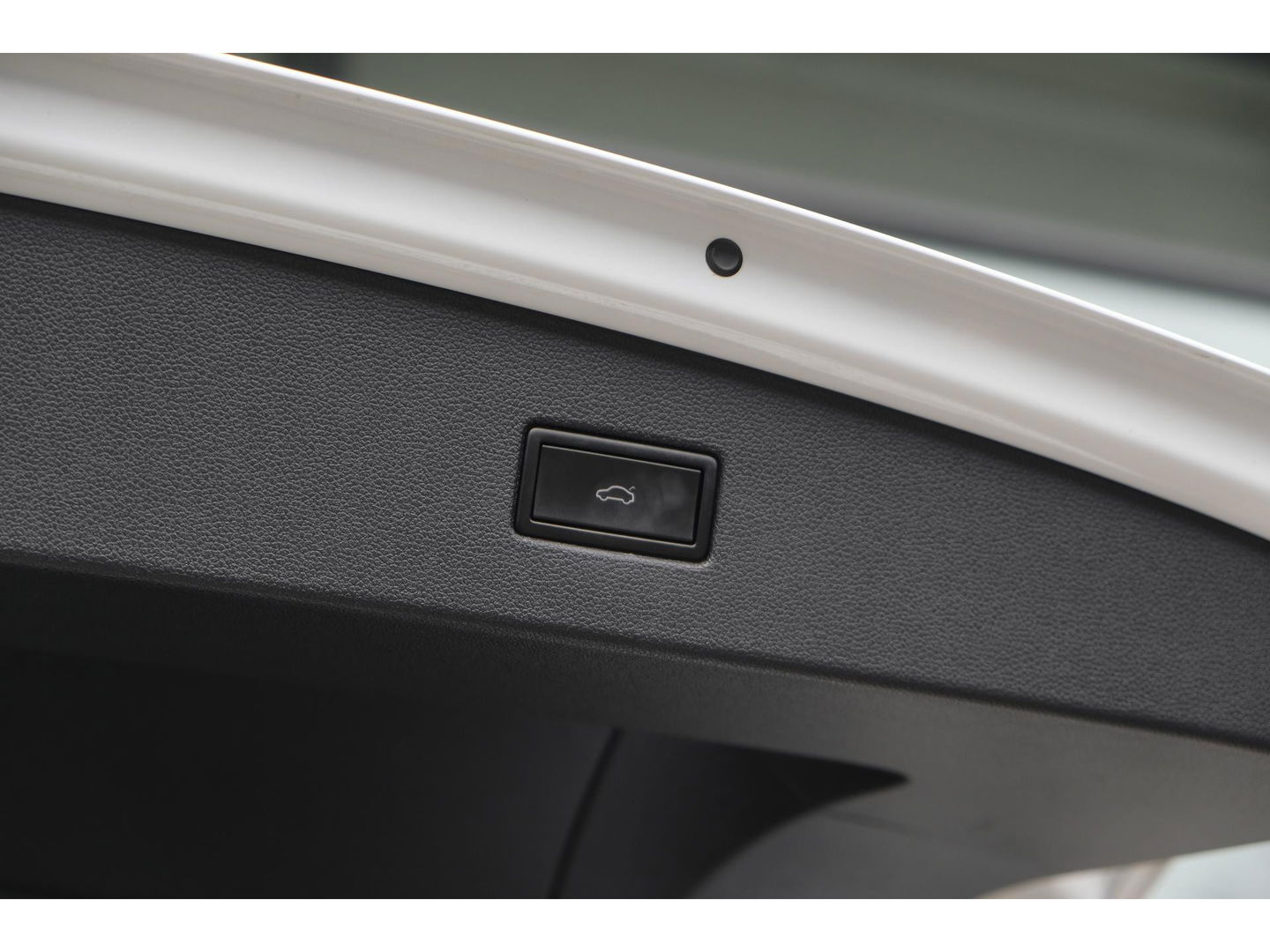 Volkswagen Tiguan 1.5 TSI R-Line Highline Panoramadak Virtual cockpit Trekhaak 20" LMV NLauto Elektrische klep