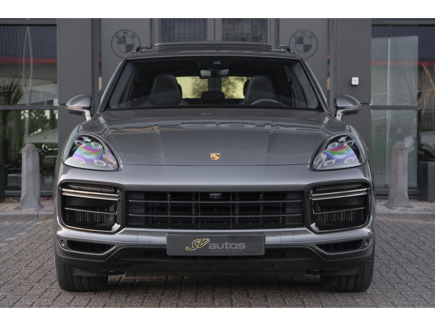 Porsche Cayenne Turbo S 4.0 V8 680pk E-Hybrid Panoramadak 4-wielsturing Keramisch Luchtvering PDCC Trekhaak Matrix Bose NLauto 22" LMV 1e eigenaar!!