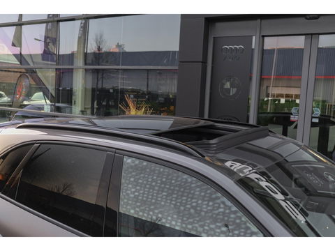 Porsche Cayenne Turbo S 4.0 V8 680pk E-Hybrid Panoramadak 4-wielsturing Keramisch Luchtvering PDCC Trekhaak Matrix Bose NLauto 22" LMV 1e eigenaar!!