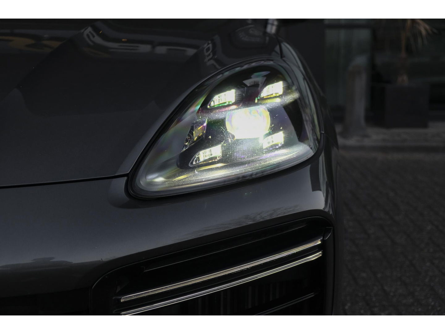 Porsche Cayenne Turbo S 4.0 V8 680pk E-Hybrid Panoramadak 4-wielsturing Keramisch Luchtvering PDCC Trekhaak Matrix Bose NLauto 22" LMV 1e eigenaar!!