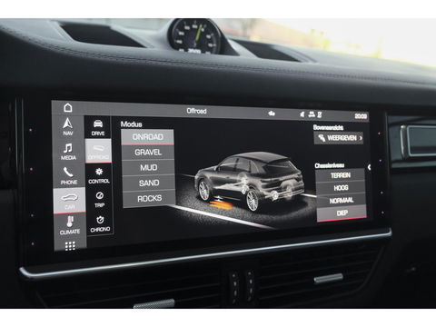Porsche Cayenne Turbo S 4.0 V8 680pk E-Hybrid Panoramadak 4-wielsturing Keramisch Luchtvering PDCC Trekhaak Matrix Bose NLauto 22" LMV 1e eigenaar!!