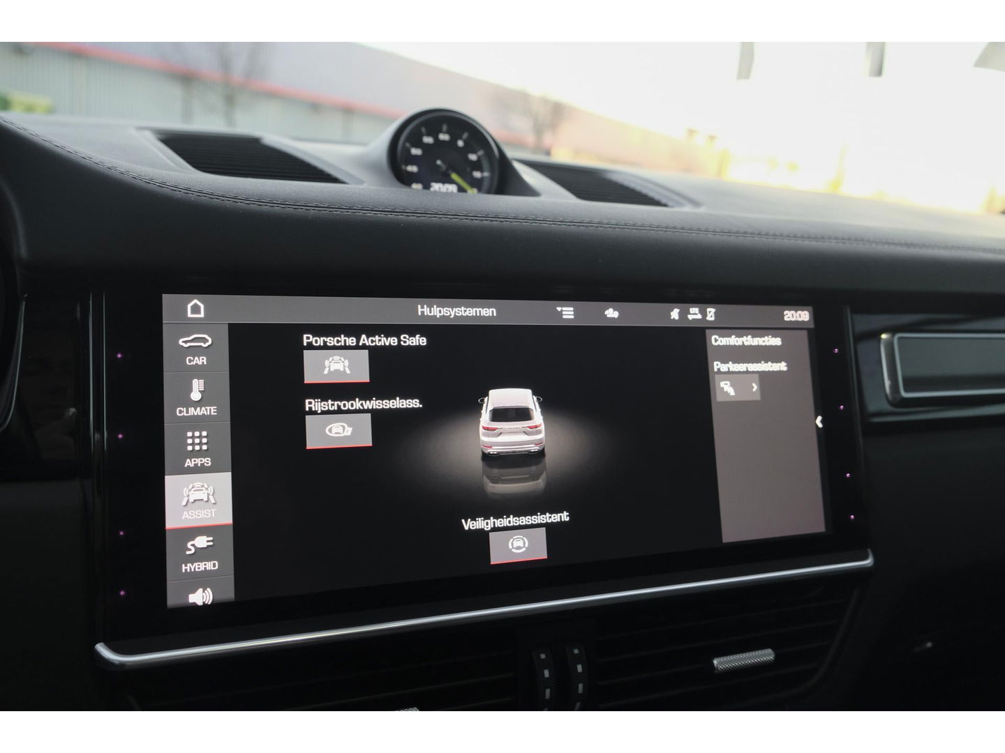 Porsche Cayenne Turbo S 4.0 V8 680pk E-Hybrid Panoramadak 4-wielsturing Keramisch Luchtvering PDCC Trekhaak Matrix Bose NLauto 22" LMV 1e eigenaar!!