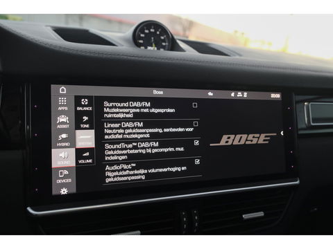 Porsche Cayenne Turbo S 4.0 V8 680pk E-Hybrid Panoramadak 4-wielsturing Keramisch Luchtvering PDCC Trekhaak Matrix Bose NLauto 22" LMV 1e eigenaar!!