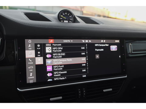 Porsche Cayenne Turbo S 4.0 V8 680pk E-Hybrid Panoramadak 4-wielsturing Keramisch Luchtvering PDCC Trekhaak Matrix Bose NLauto 22" LMV 1e eigenaar!!