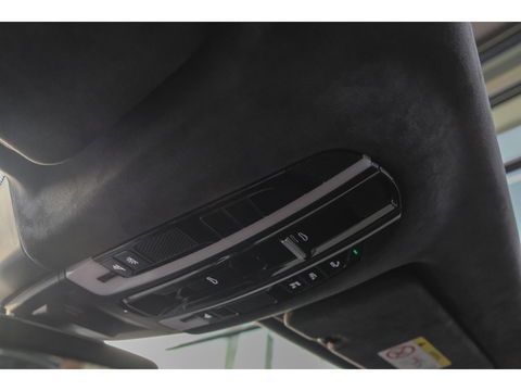 Porsche Cayenne Turbo S 4.0 V8 680pk E-Hybrid Panoramadak 4-wielsturing Keramisch Luchtvering PDCC Trekhaak Matrix Bose NLauto 22" LMV 1e eigenaar!!
