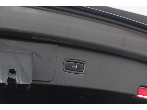Porsche Cayenne Turbo S 4.0 V8 680pk E-Hybrid Panoramadak 4-wielsturing Keramisch Luchtvering PDCC Trekhaak Matrix Bose NLauto 22" LMV 1e eigenaar!!