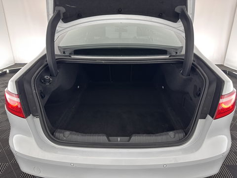 Jaguar XF 2.0d Portfolio Aut. *FULL-LEATHER | XENON | NAVI-FULLMAP | COMFORT-SEATS | CAMERA | AMBIENT-LIGHT | ECC | PDC | CRUISE | 17''ALU*