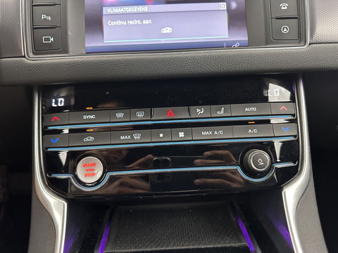 Jaguar XF 2.0d Portfolio Aut. *FULL-LEATHER | XENON | NAVI-FULLMAP | COMFORT-SEATS | CAMERA | AMBIENT-LIGHT | ECC | PDC | CRUISE | 17''ALU*