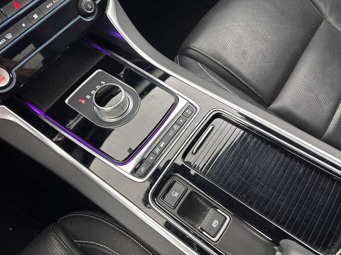 Jaguar XF 2.0d Portfolio Aut. *FULL-LEATHER | XENON | NAVI-FULLMAP | COMFORT-SEATS | CAMERA | AMBIENT-LIGHT | ECC | PDC | CRUISE | 17''ALU*