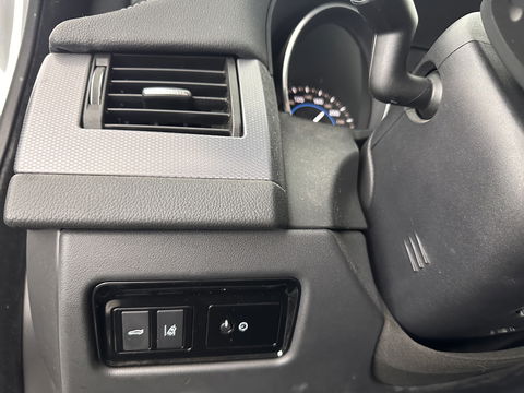 Jaguar XF 2.0d Portfolio Aut. *FULL-LEATHER | XENON | NAVI-FULLMAP | COMFORT-SEATS | CAMERA | AMBIENT-LIGHT | ECC | PDC | CRUISE | 17''ALU*