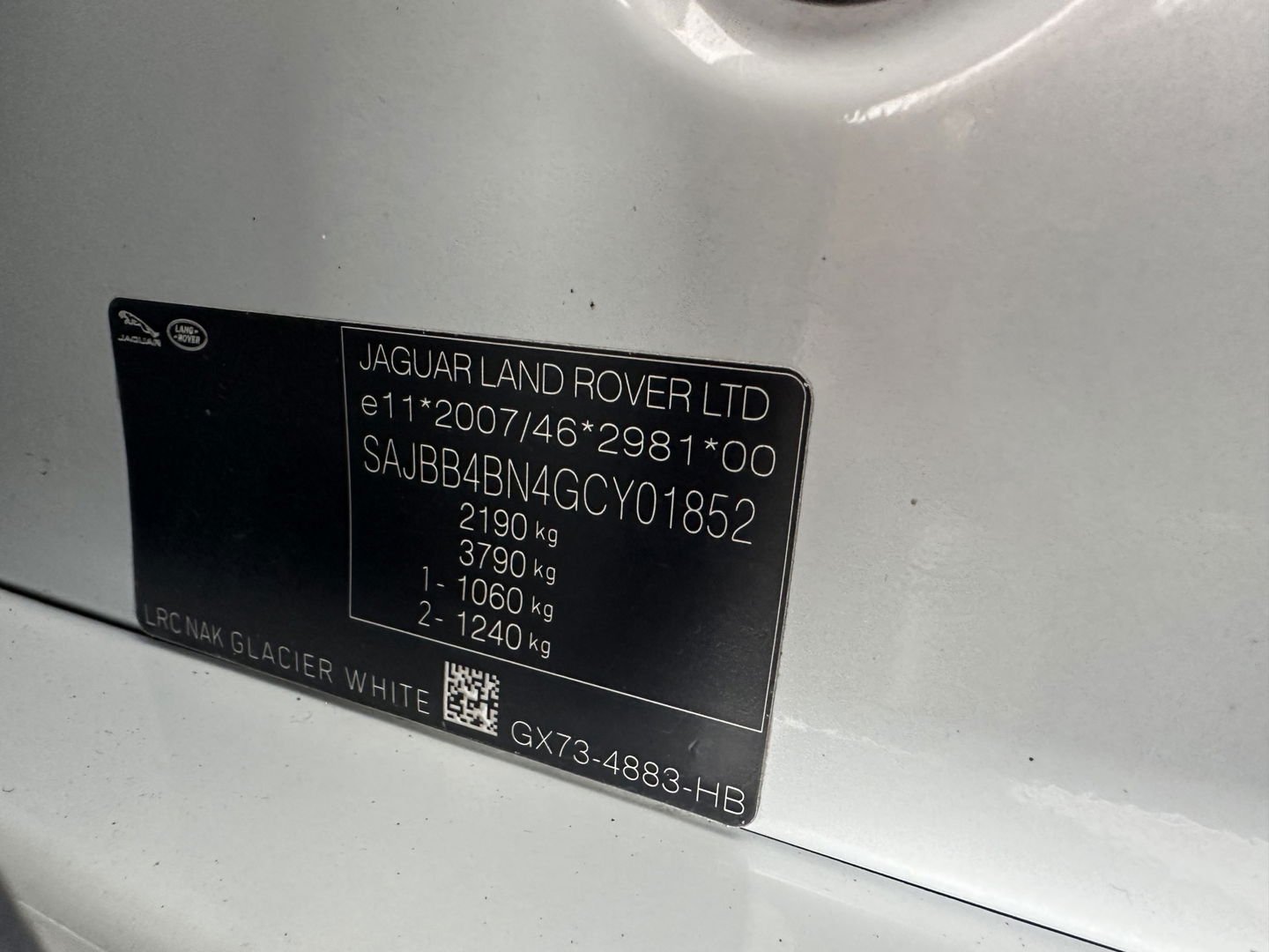 Jaguar XF 2.0d Portfolio Aut. *FULL-LEATHER | XENON | NAVI-FULLMAP | COMFORT-SEATS | CAMERA | AMBIENT-LIGHT | ECC | PDC | CRUISE | 17''ALU*