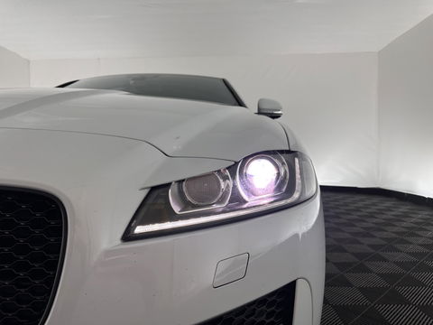 Jaguar XF 2.0d Portfolio Aut. *FULL-LEATHER | XENON | NAVI-FULLMAP | COMFORT-SEATS | CAMERA | AMBIENT-LIGHT | ECC | PDC | CRUISE | 17''ALU*