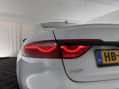 Jaguar XF 2.0d Portfolio Aut. *FULL-LEATHER | XENON | NAVI-FULLMAP | COMFORT-SEATS | CAMERA | AMBIENT-LIGHT | ECC | PDC | CRUISE | 17''ALU*