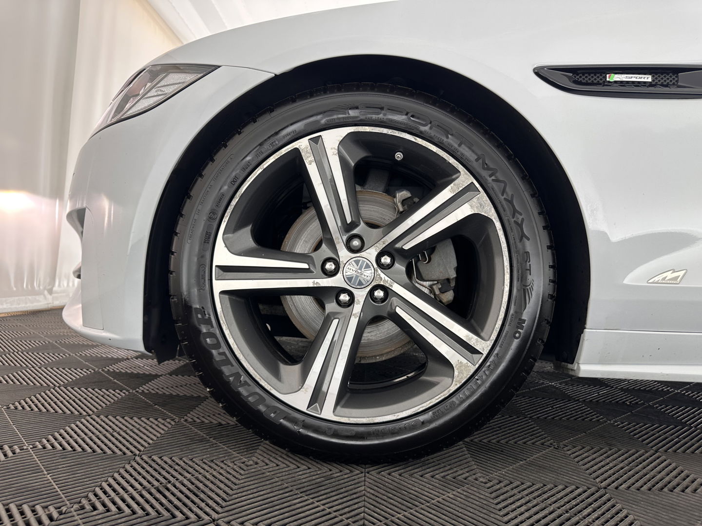 Jaguar XF 2.0d Portfolio Aut. *FULL-LEATHER | XENON | NAVI-FULLMAP | COMFORT-SEATS | CAMERA | AMBIENT-LIGHT | ECC | PDC | CRUISE | 17''ALU*