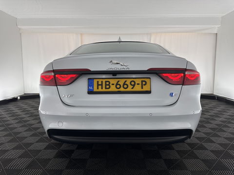 Jaguar XF 2.0d Portfolio Aut. *FULL-LEATHER | XENON | NAVI-FULLMAP | COMFORT-SEATS | CAMERA | AMBIENT-LIGHT | ECC | PDC | CRUISE | 17''ALU*