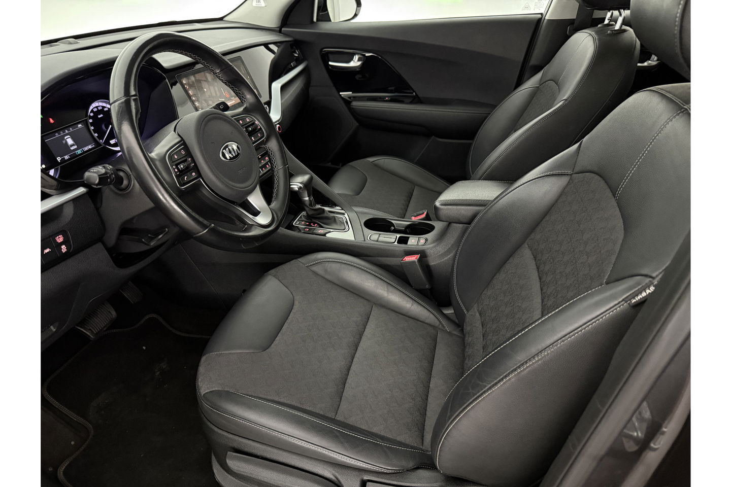 Kia Niro 1.6 GDi Hybrid ExecutiveLine Camera LED Clima Cruise Carplay Navi PDC 16"LMV