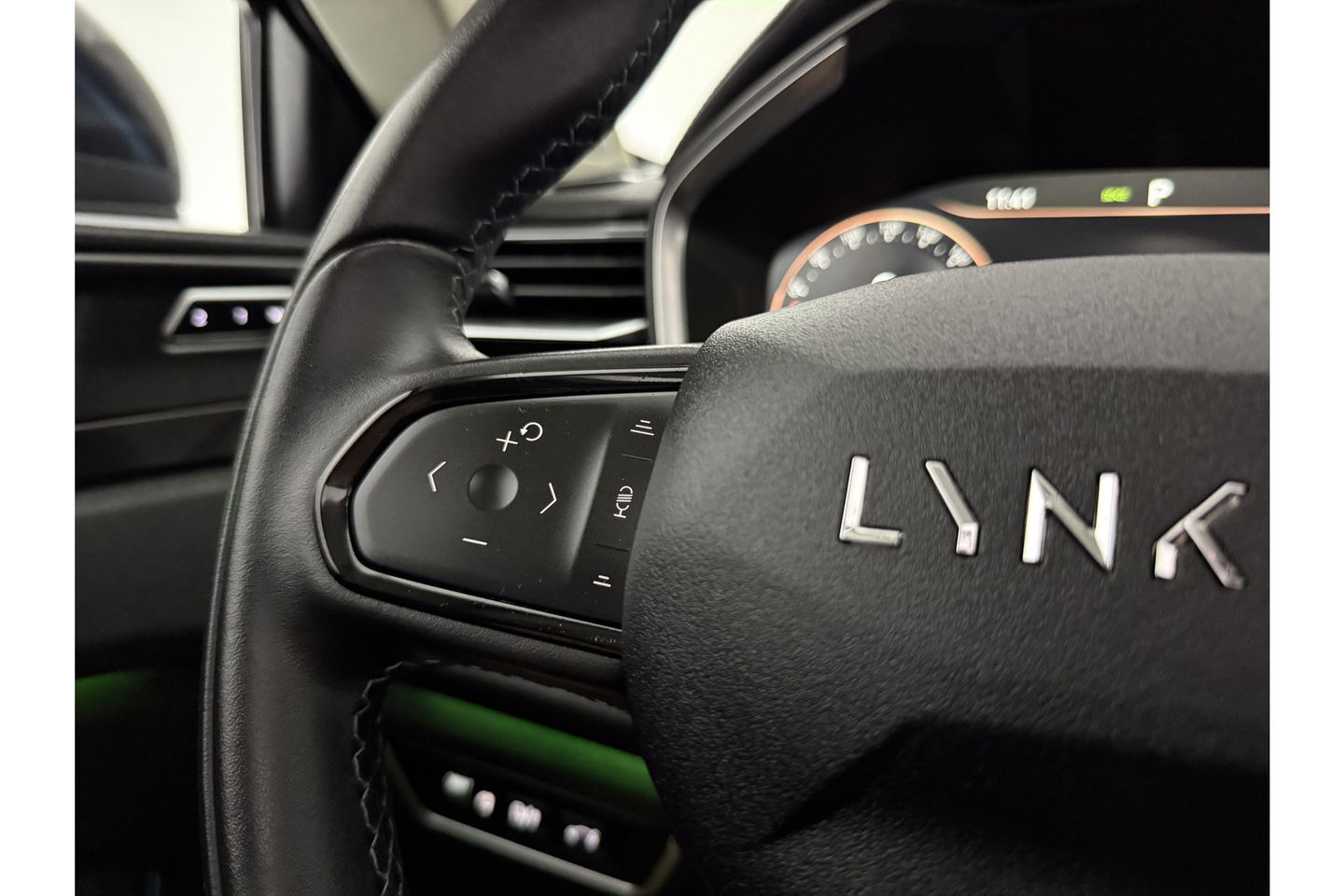 Lynk Co 01 1.5 262PK Hybride Pano LED Sfeer 360Camera Carplay ACC Clima Navi Virtual Memory 20"LMV
