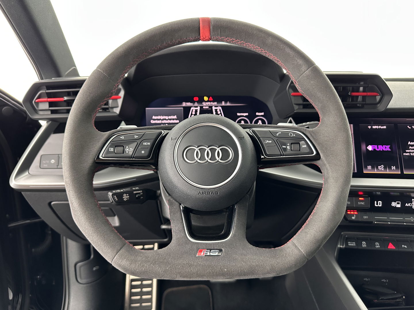 Audi RS3 Sportback 2.5 TFSI quattro Aut. *PANO | HEAD-UP | MATRIX-LED | FULL-LED | ADAPTIVE-CRUISE | BLIND-SPOT | MEMORY-PACK | KEYLESS | SPORT-SEATS | CAMERA | DIGI-COCKPIT | AMBIENT-LIGHT | 19''ALU*