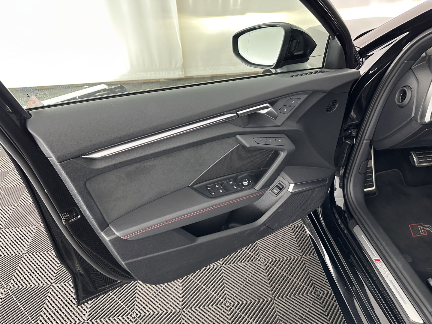 Audi RS3 Sportback 2.5 TFSI quattro Aut. *PANO | HEAD-UP | MATRIX-LED | FULL-LED | ADAPTIVE-CRUISE | BLIND-SPOT | MEMORY-PACK | KEYLESS | SPORT-SEATS | CAMERA | DIGI-COCKPIT | AMBIENT-LIGHT | 19''ALU*