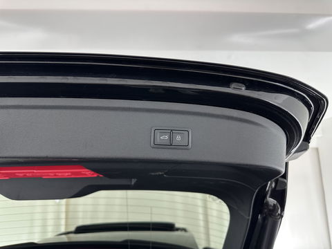 Audi RS3 Sportback 2.5 TFSI quattro Aut. *PANO | HEAD-UP | MATRIX-LED | FULL-LED | ADAPTIVE-CRUISE | BLIND-SPOT | MEMORY-PACK | KEYLESS | SPORT-SEATS | CAMERA | DIGI-COCKPIT | AMBIENT-LIGHT | 19''ALU*