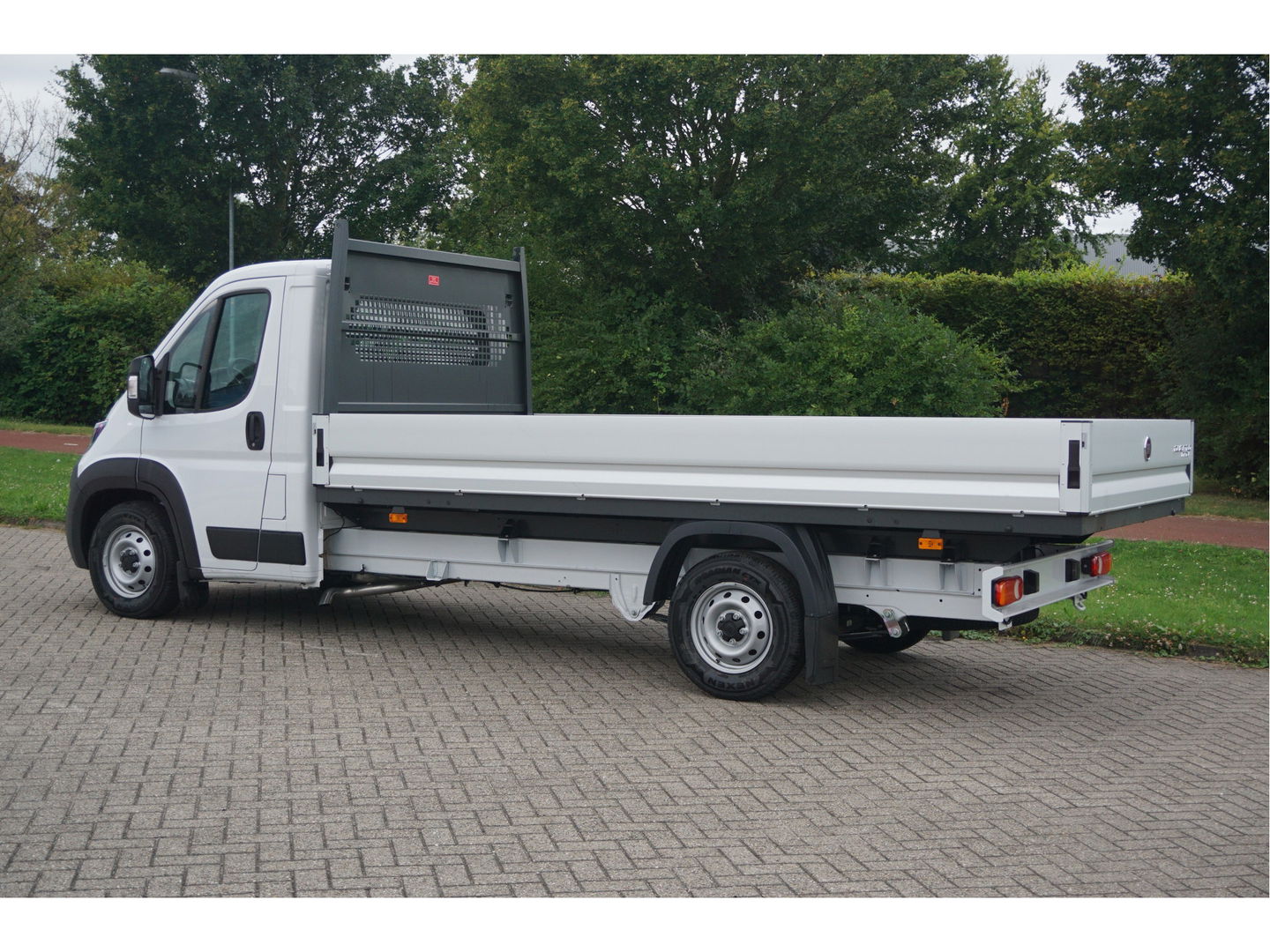 Fiat Ducato MAXI 35 180PK AUT Series 10 Open laadbak BPM VRIJ 10" Navi, Climate, LED!! NR. V03*