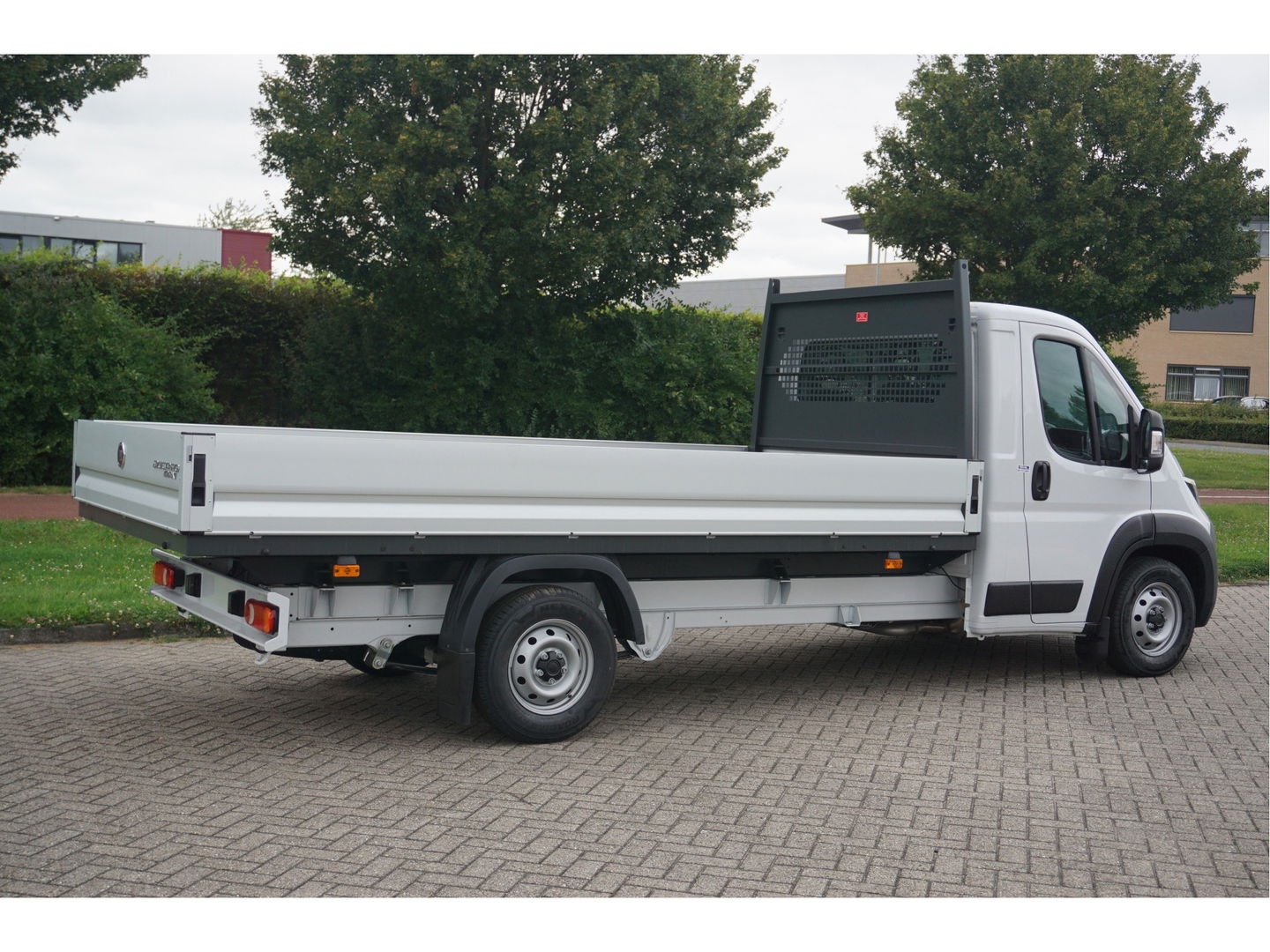 Fiat Ducato MAXI 35 180PK AUT Series 10 Open laadbak BPM VRIJ 10" Navi, Climate, LED!! NR. V03*