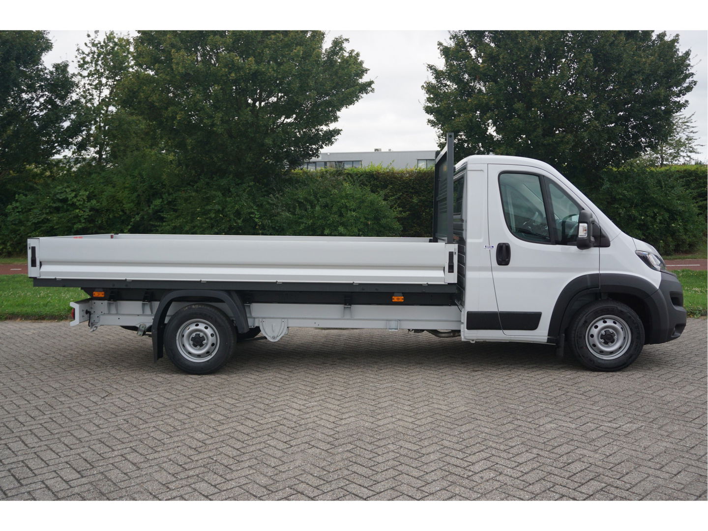 Fiat Ducato MAXI 35 180PK AUT Series 10 Open laadbak BPM VRIJ 10" Navi, Climate, LED!! NR. V03*