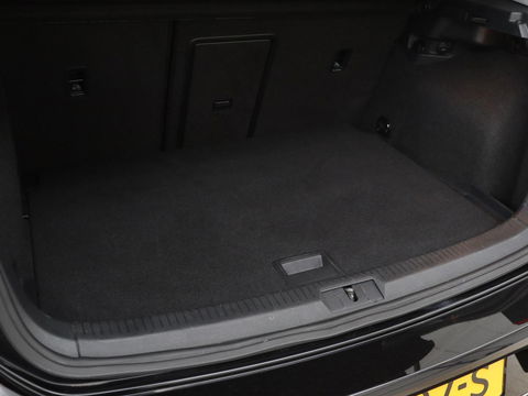 Volkswagen Golf 1.5 TSI Highline | Stoelverwarming | Virtual Cockpit | Carplay | Massage | Camera | Adaptive cruise | Park Assist | Climate control