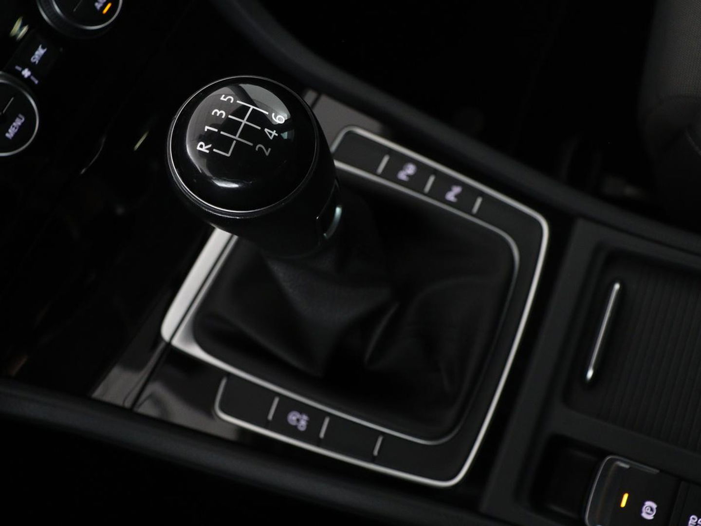 Volkswagen Golf 1.5 TSI Highline | Stoelverwarming | Virtual Cockpit | Carplay | Massage | Camera | Adaptive cruise | Park Assist | Climate control