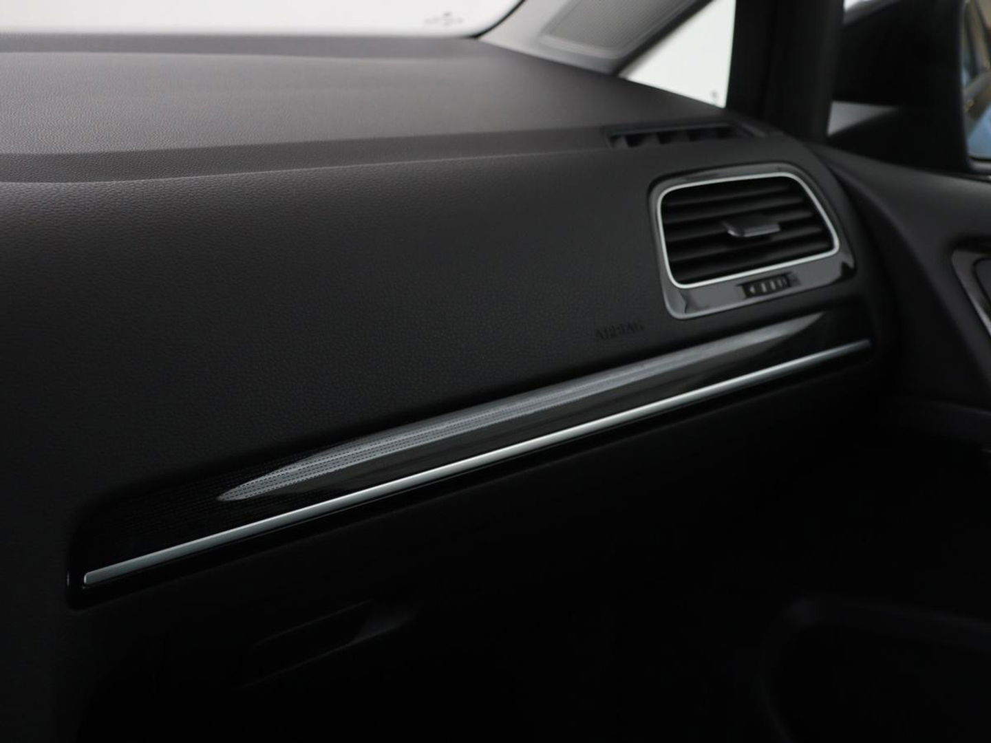 Volkswagen Golf 1.5 TSI Highline | Stoelverwarming | Virtual Cockpit | Carplay | Massage | Camera | Adaptive cruise | Park Assist | Climate control