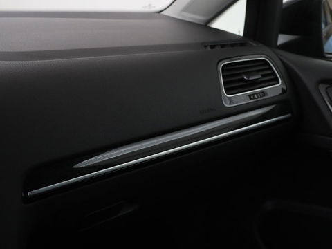 Volkswagen Golf 1.5 TSI Highline | Stoelverwarming | Virtual Cockpit | Carplay | Massage | Camera | Adaptive cruise | Park Assist | Climate control