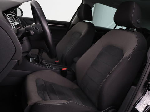 Volkswagen Golf 1.5 TSI Highline | Stoelverwarming | Virtual Cockpit | Carplay | Massage | Camera | Adaptive cruise | Park Assist | Climate control