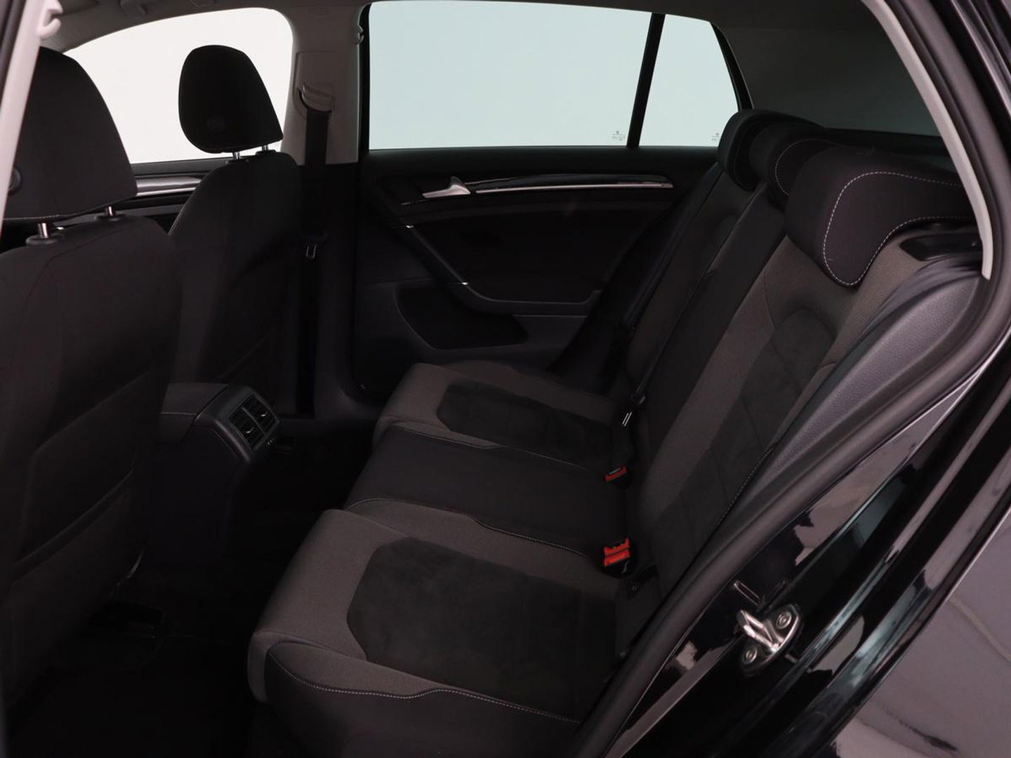 Volkswagen Golf 1.5 TSI Highline | Stoelverwarming | Virtual Cockpit | Carplay | Massage | Camera | Adaptive cruise | Park Assist | Climate control