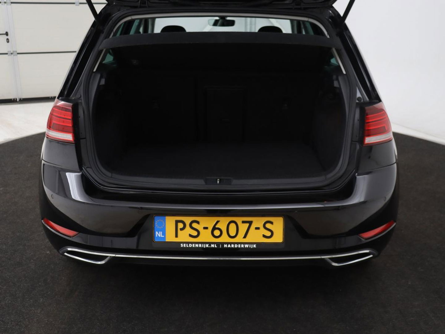 Volkswagen Golf 1.5 TSI Highline | Stoelverwarming | Virtual Cockpit | Carplay | Massage | Camera | Adaptive cruise | Park Assist | Climate control