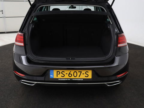 Volkswagen Golf 1.5 TSI Highline | Stoelverwarming | Virtual Cockpit | Carplay | Massage | Camera | Adaptive cruise | Park Assist | Climate control