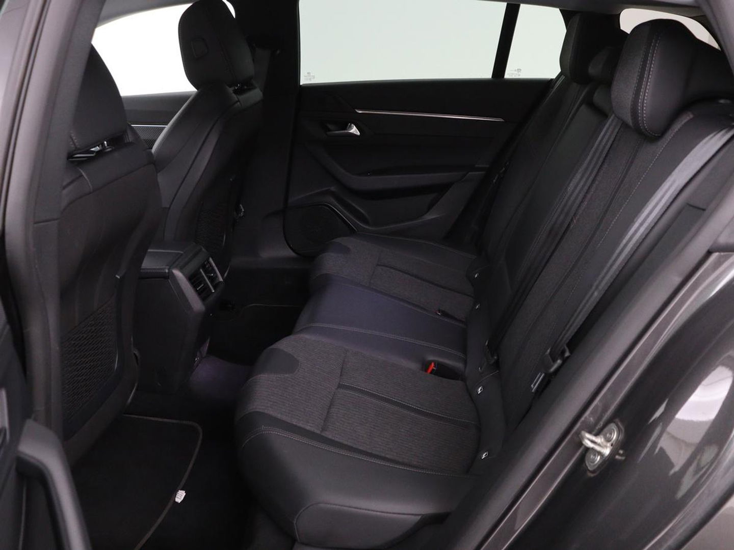 Peugeot 508 1.6 HYbrid Allure Pack Business | Adaptive cruise | Camera | Carplay | Full LED | Navigatie | Keyless | Half leder | Parkeerhulp | PHEV