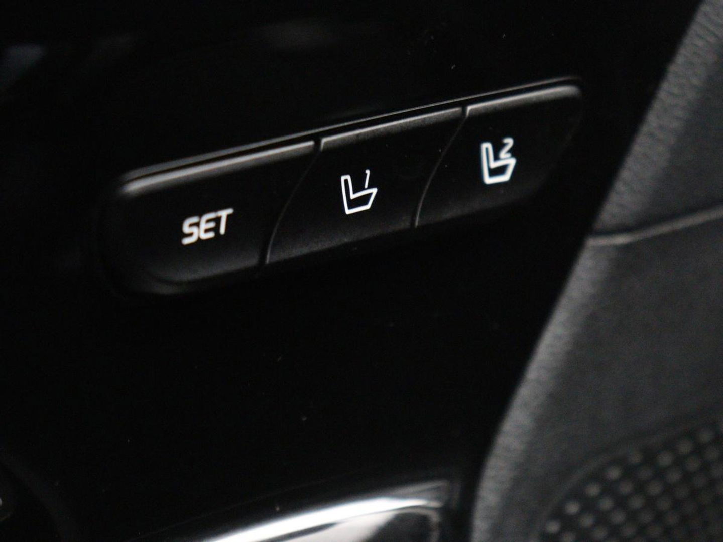 Kia Niro 1.6 GDi Hybrid ExecutiveLine | Stoelventilatie | Leder | Adaptive cruise | Camera | JBL Sound | Carplay | Stuur & achterbankverwarming | Navigatie