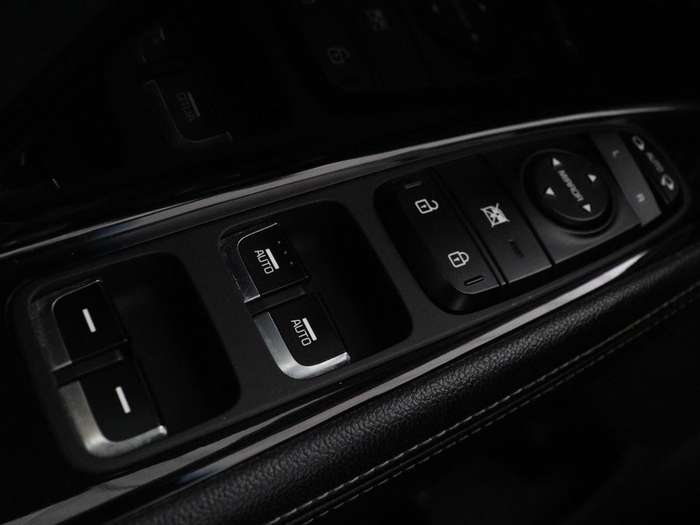Kia Niro 1.6 GDi Hybrid ExecutiveLine | Stoelventilatie | Leder | Adaptive cruise | Camera | JBL Sound | Carplay | Stuur & achterbankverwarming | Navigatie