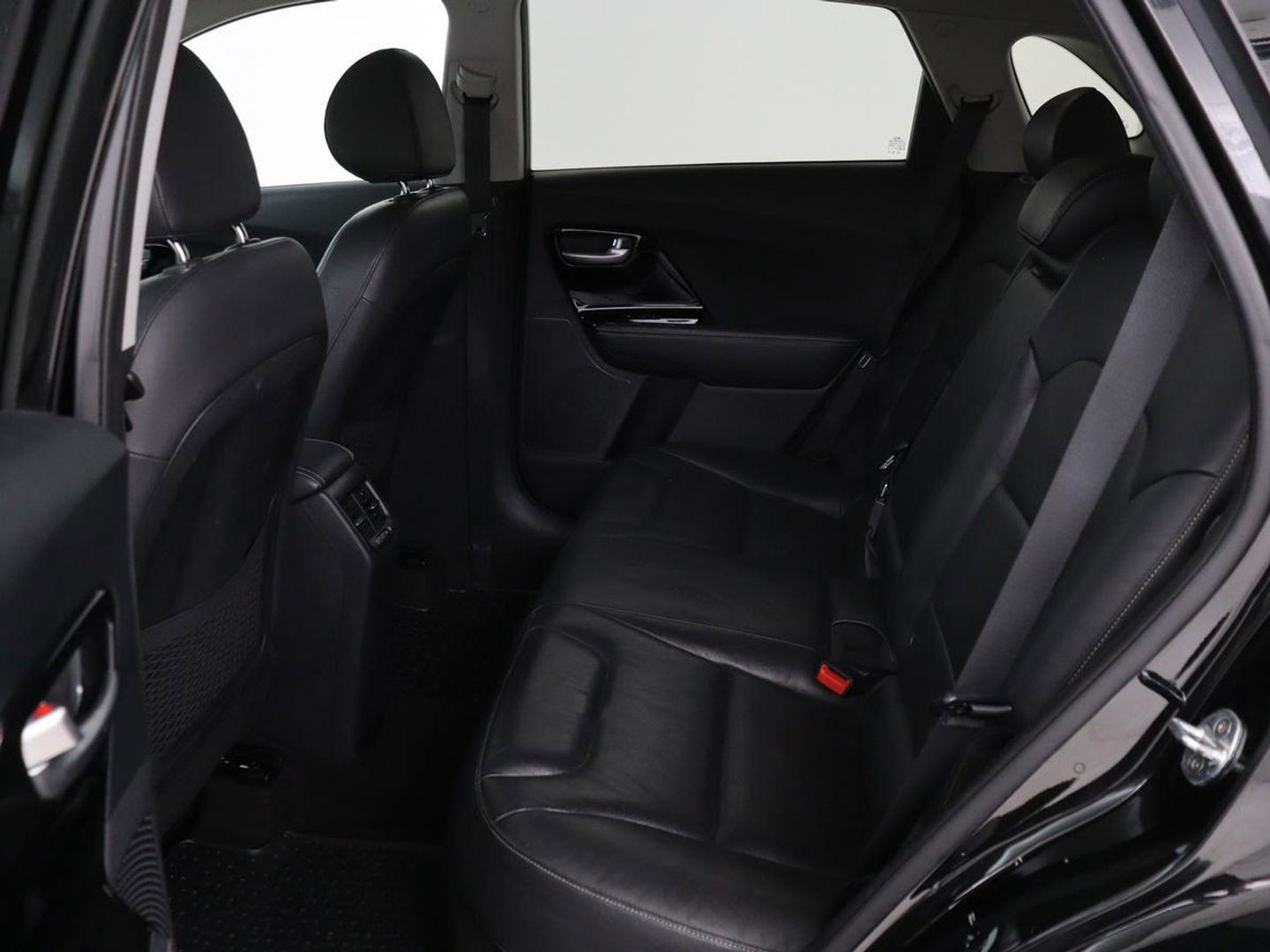 Kia Niro 1.6 GDi Hybrid ExecutiveLine | Stoelventilatie | Leder | Adaptive cruise | Camera | JBL Sound | Carplay | Stuur & achterbankverwarming | Navigatie