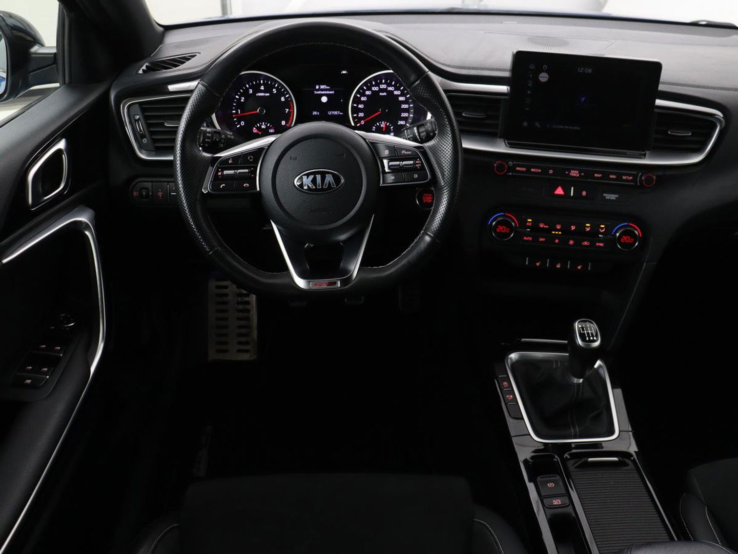 Kia Ceed 1.4 T-GDi GT-Line | Panoramadak | Stoel & stuurverwarming | Camera | Leder/Alcantara | Carplay | Full LED | Navigatie | Keyless