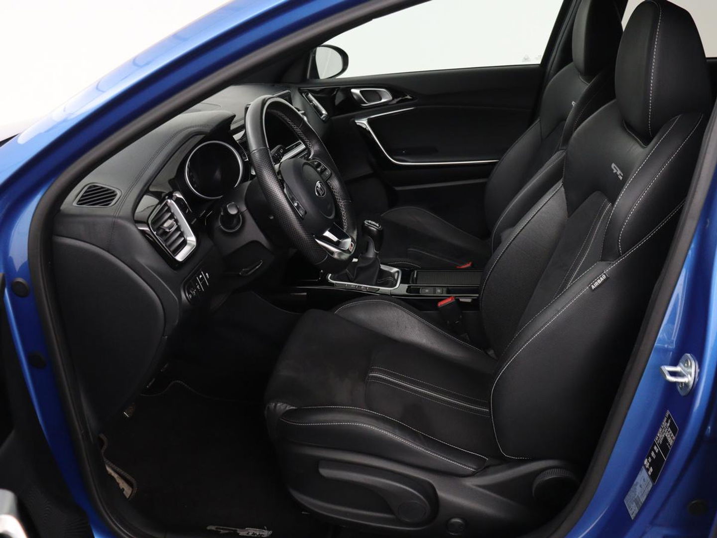 Kia Ceed 1.4 T-GDi GT-Line | Panoramadak | Stoel & stuurverwarming | Camera | Leder/Alcantara | Carplay | Full LED | Navigatie | Keyless