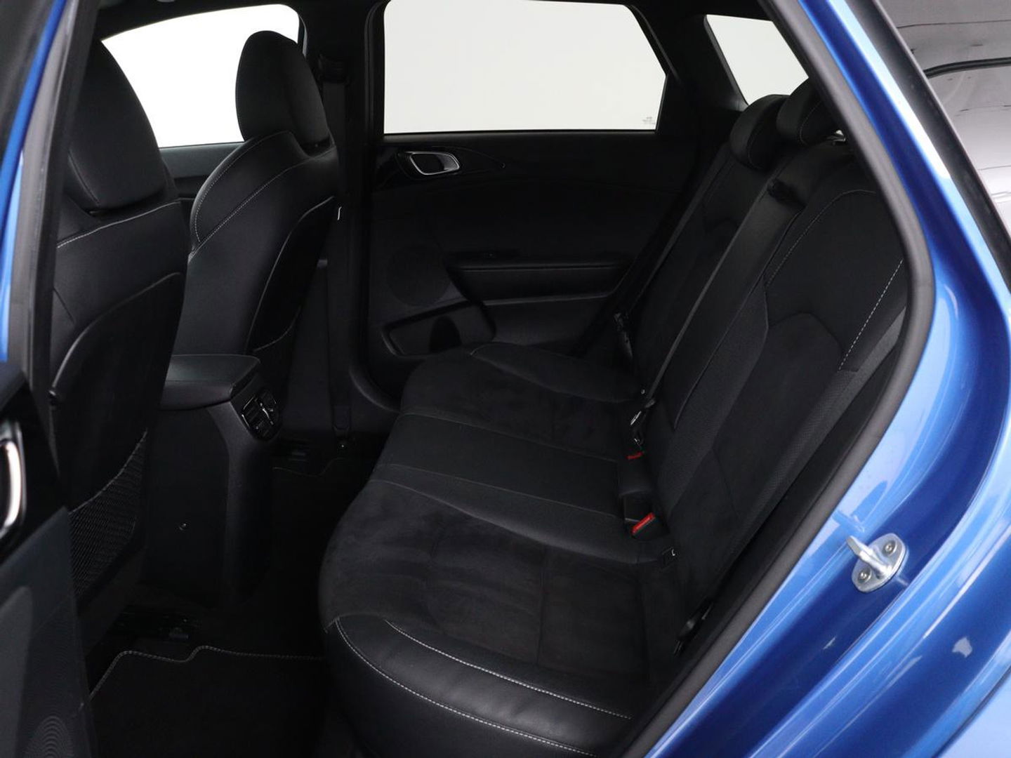 Kia Ceed 1.4 T-GDi GT-Line | Panoramadak | Stoel & stuurverwarming | Camera | Leder/Alcantara | Carplay | Full LED | Navigatie | Keyless